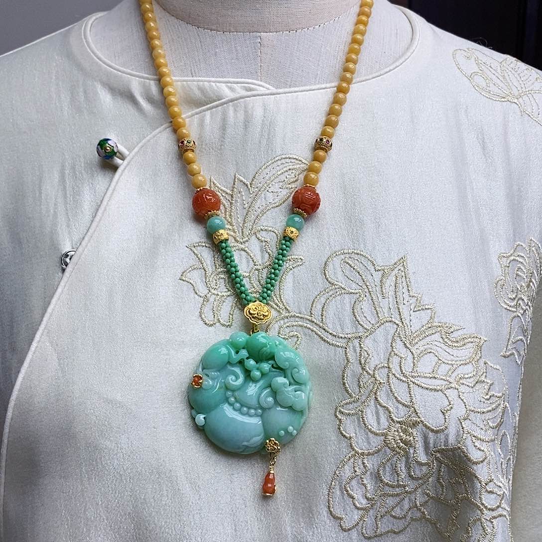 翡翠颈饰未镶嵌天然