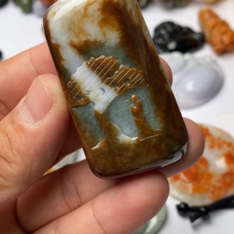 翡翠颈饰未镶嵌翡翠