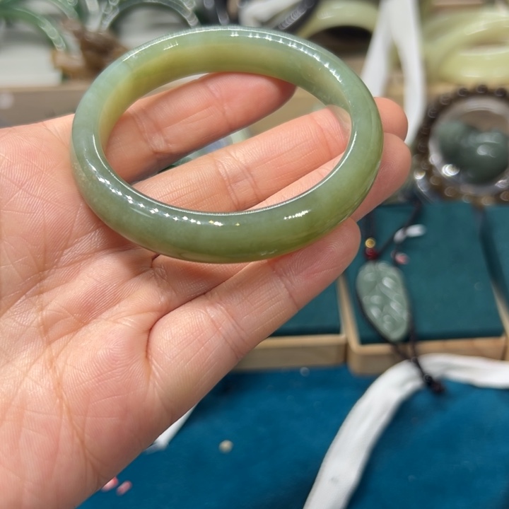 和田玉手镯未镶嵌54圈围0098