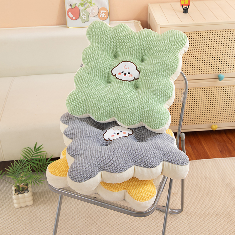 豆豆绒可爱卡通防滑椅子坐垫适合办公室学生四季通用久坐适用