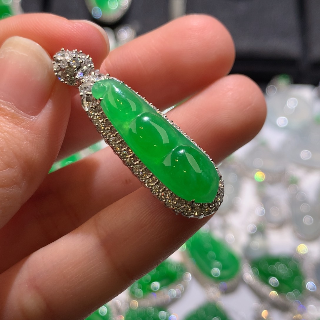 翡翠颈饰18K金镶嵌吊坠