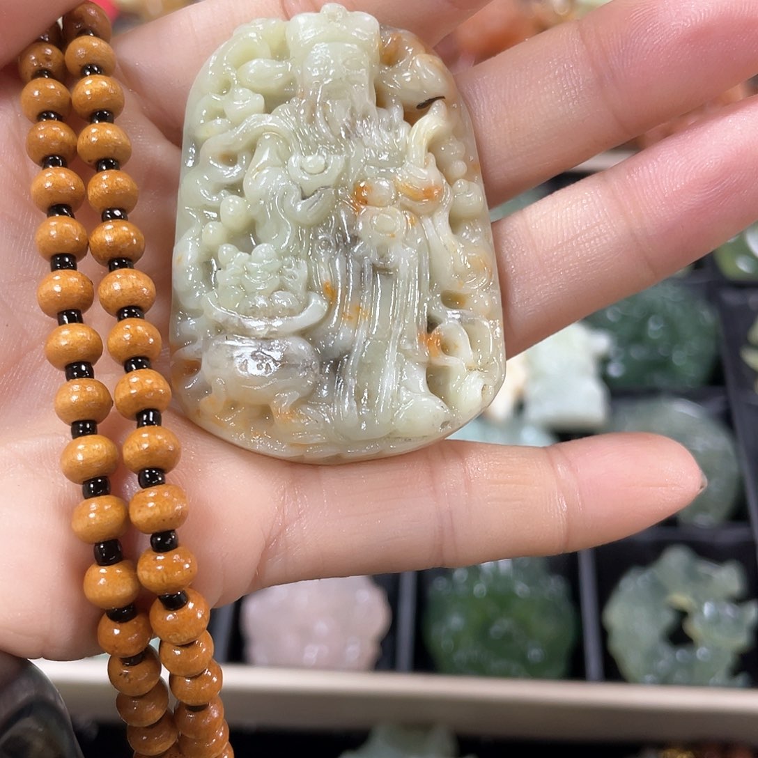 蛇纹石玉颈饰未镶嵌