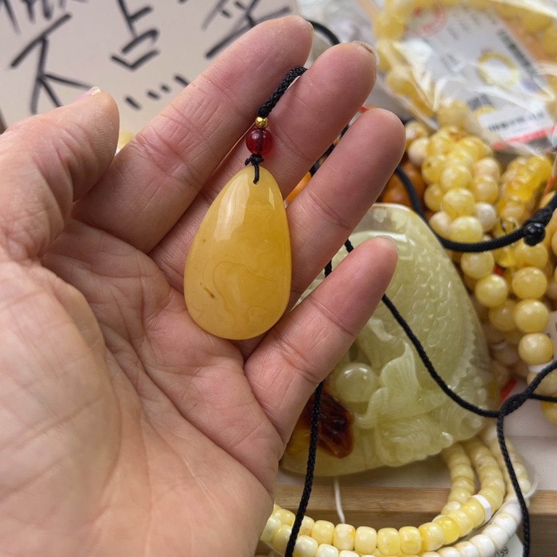 琥珀珠宝奇石未镶嵌