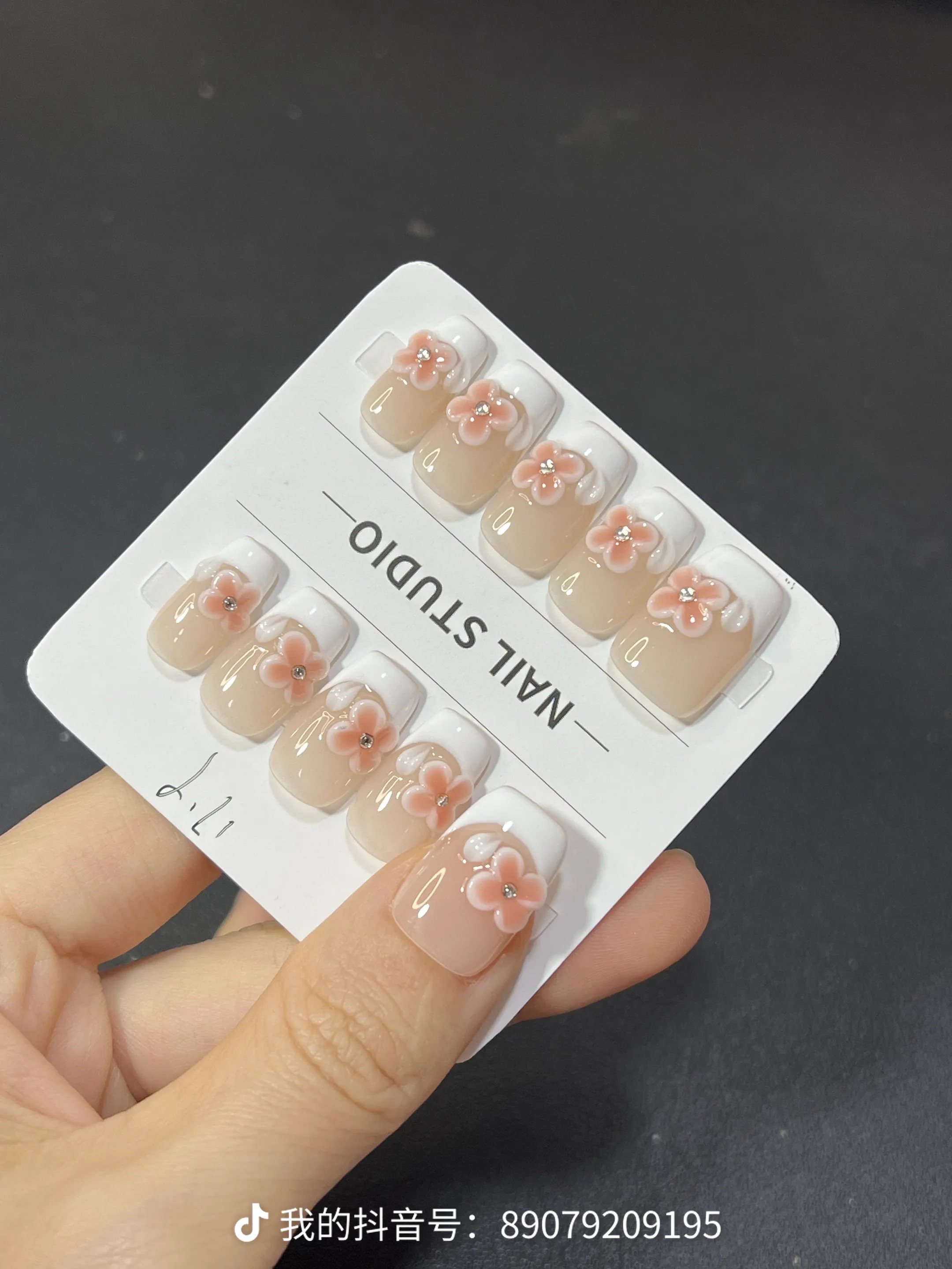 雕花白法式美甲纯手工穿戴甲短甲2046