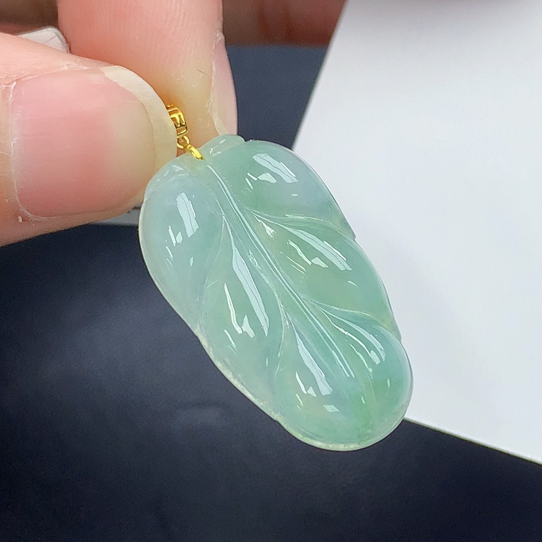 颈饰18K金镶嵌翡翠