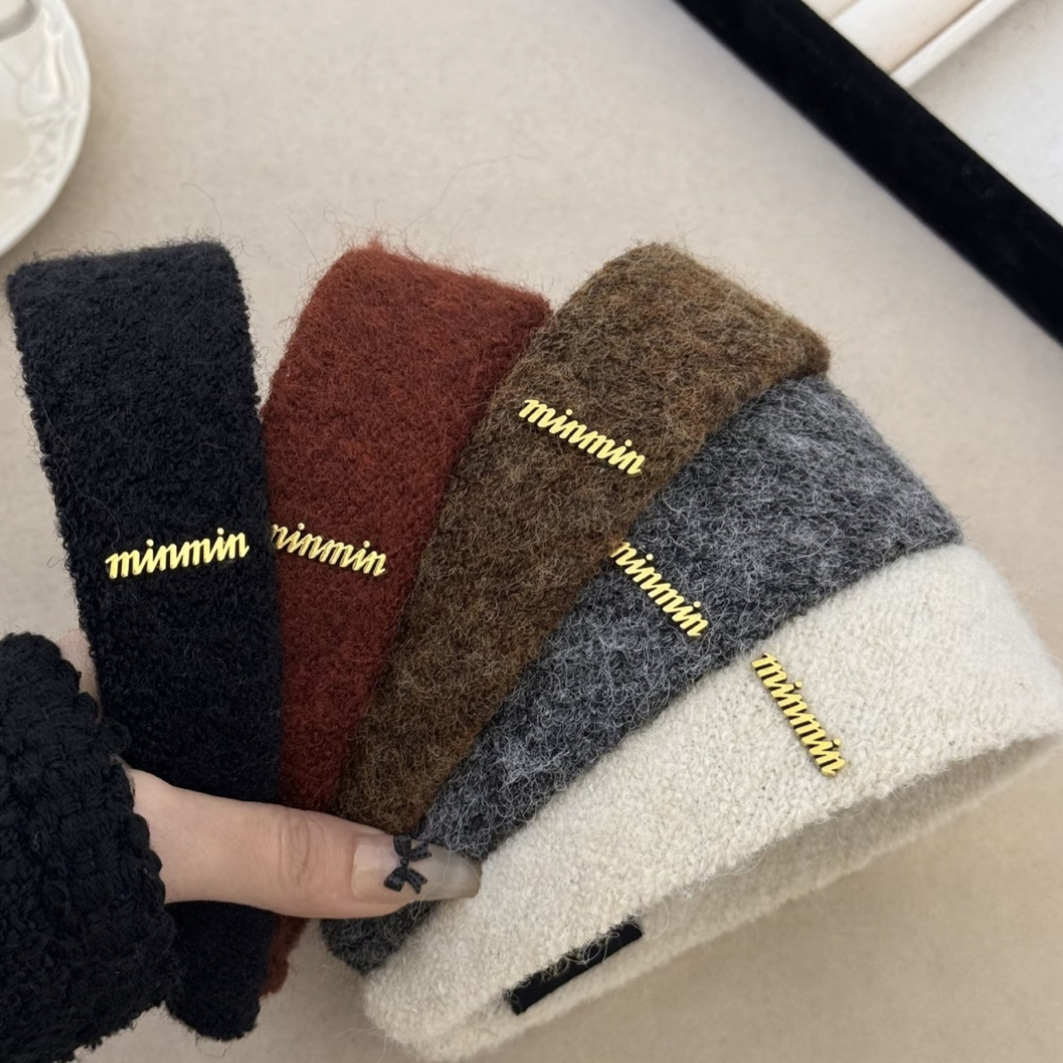 宽版秋冬毛绒金标字母气质发箍