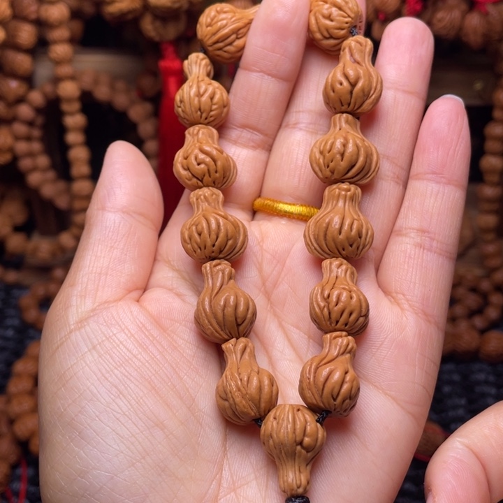 木质类龙纹桃枭挂件