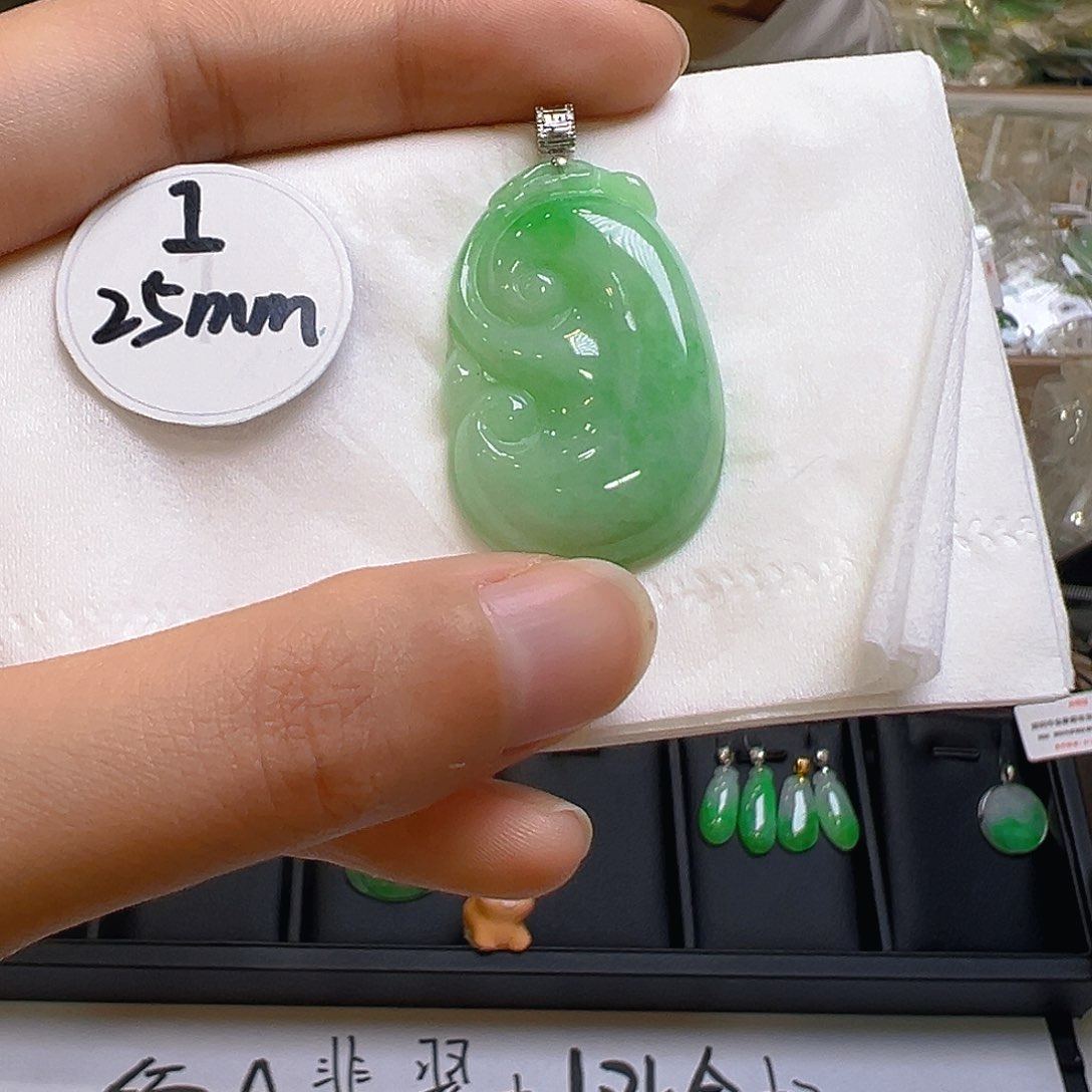 翡翠吊坠(不含链)18K金镶嵌翡翠