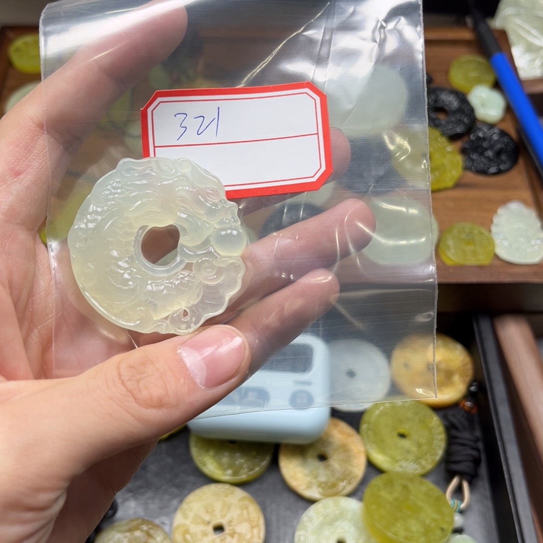 蛇纹石玉颈饰合金G****.