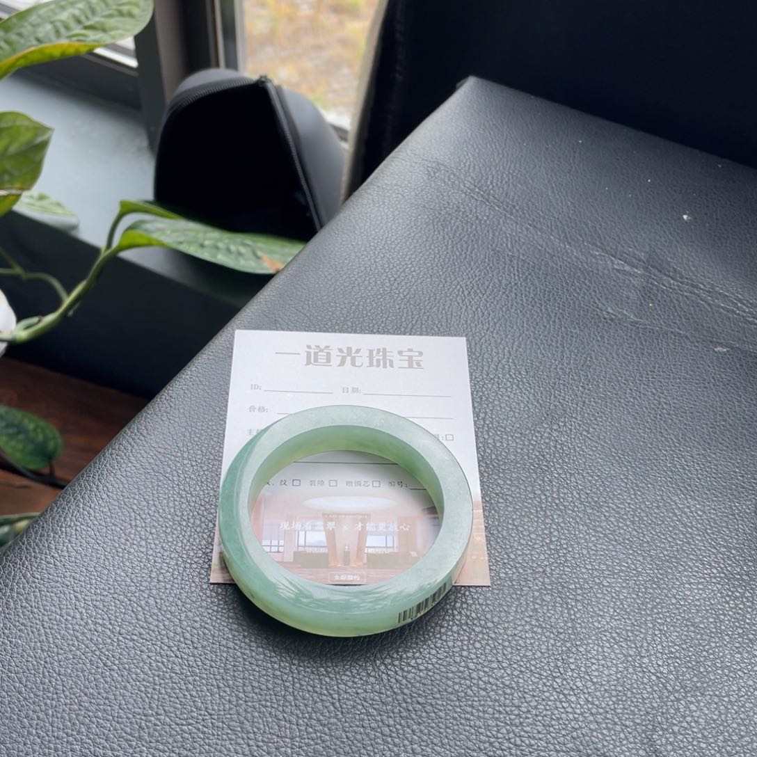 未镶嵌手鐲定制翡翠西*