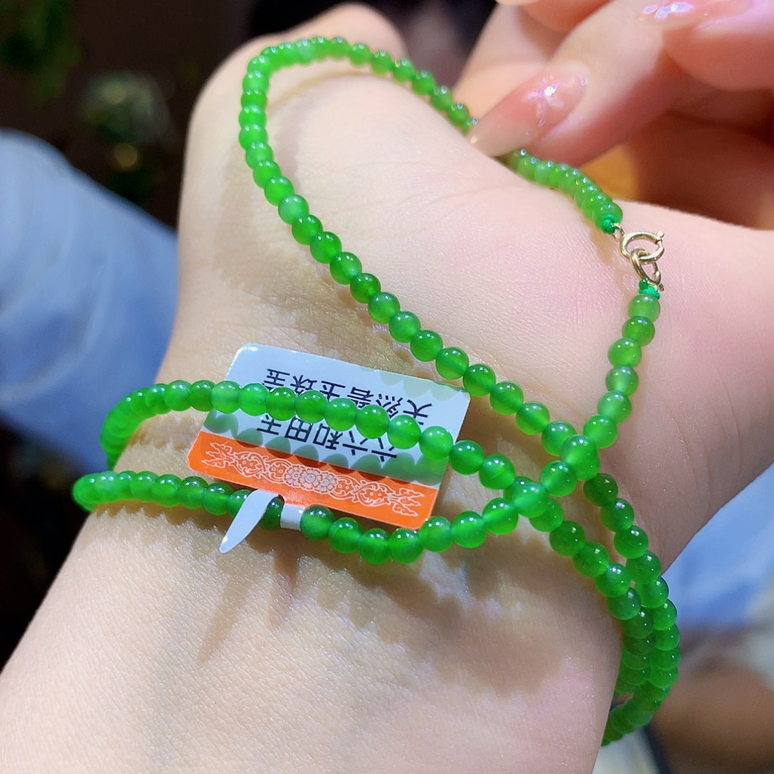 颈饰18K金镶嵌和田玉（碧玉）卡3