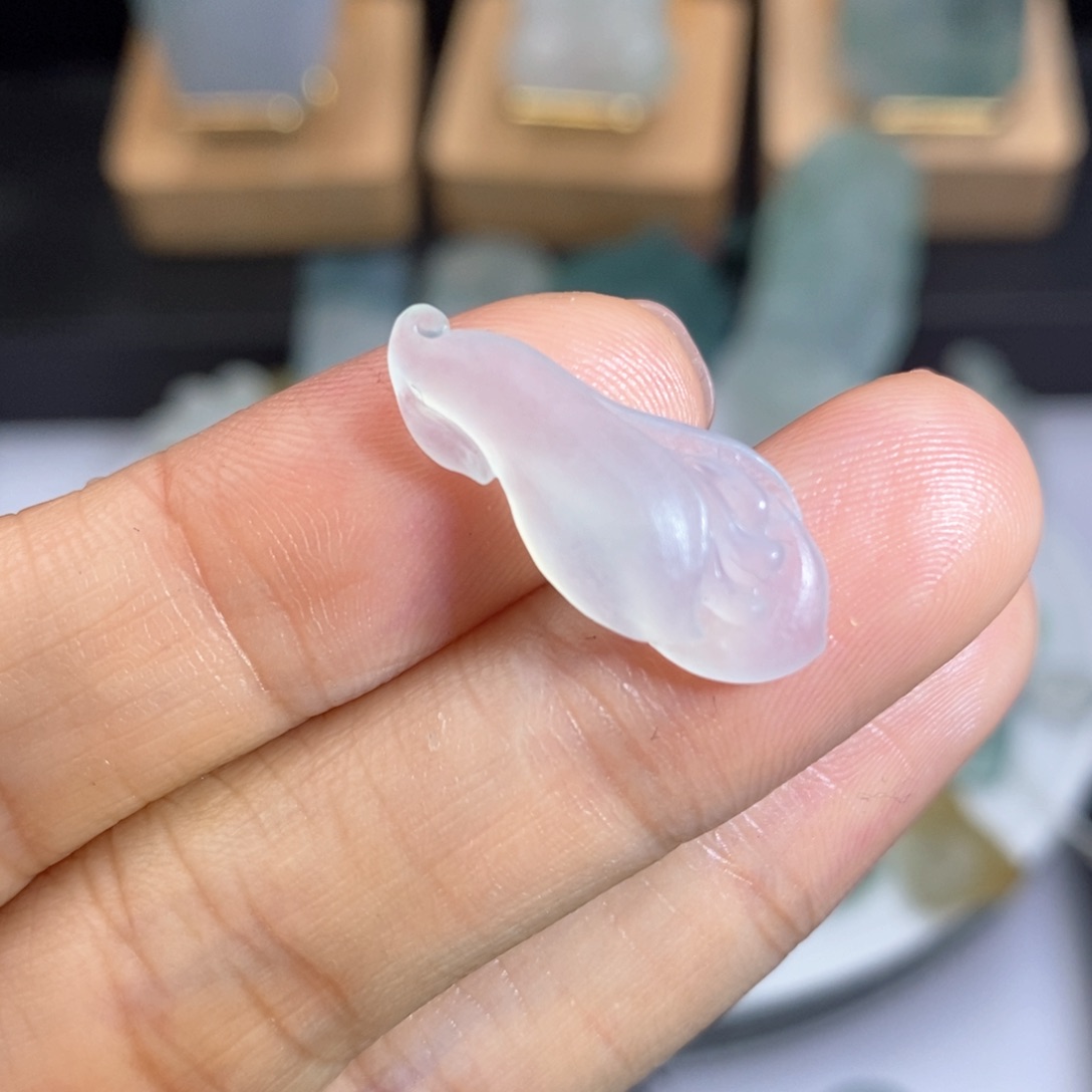 定制翡翠未镶嵌玉兰花