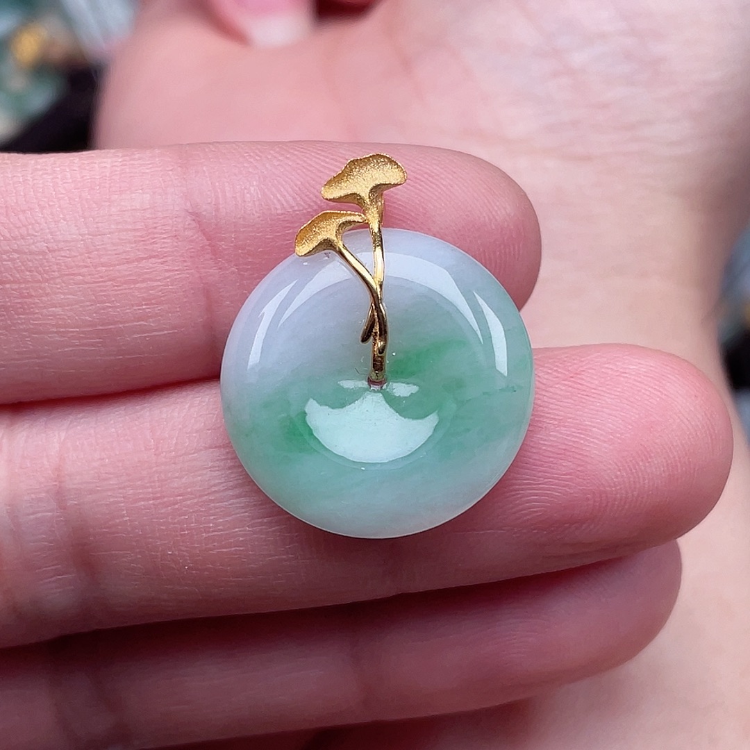 翡翠未镶嵌颈饰平安扣