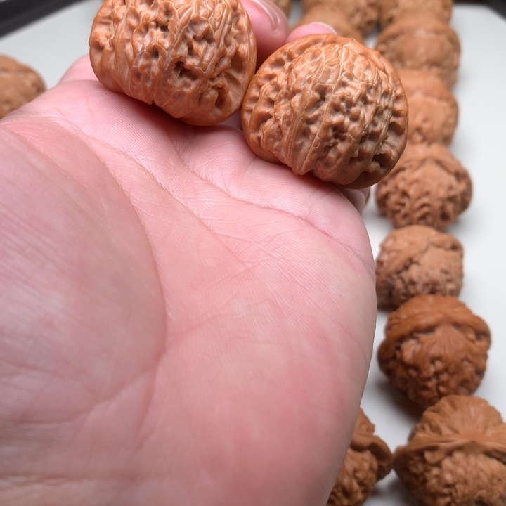 文玩核桃吊坠三角白38