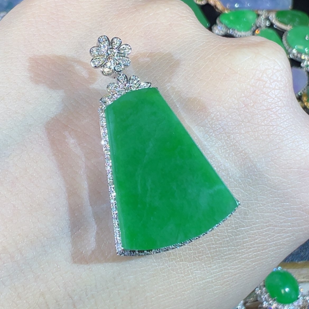 【闪购商品】翡翠吊坠(不含链)18K金镶嵌缅甸翡翠无事牌