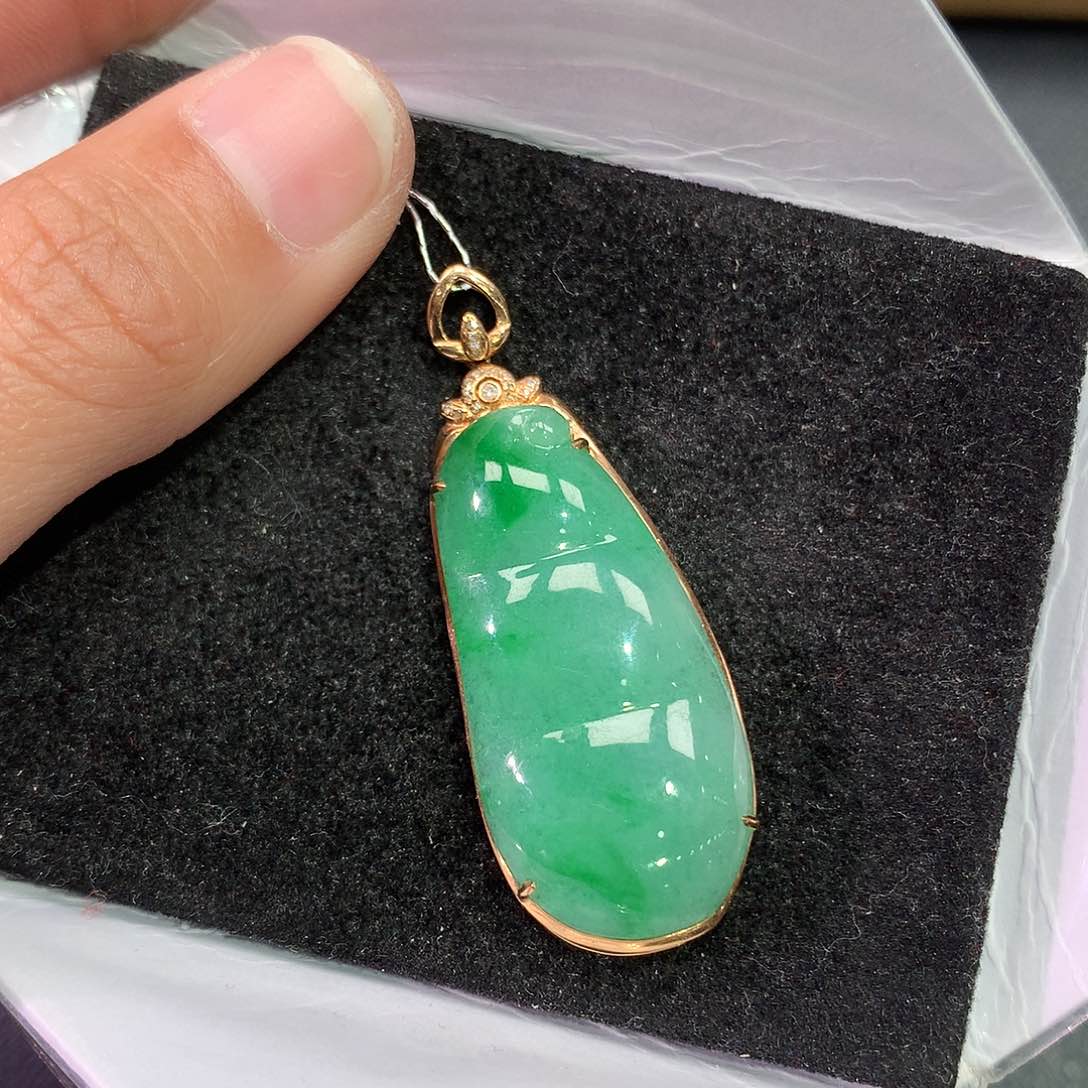 翡翠吊坠(赠链)18K金镶嵌