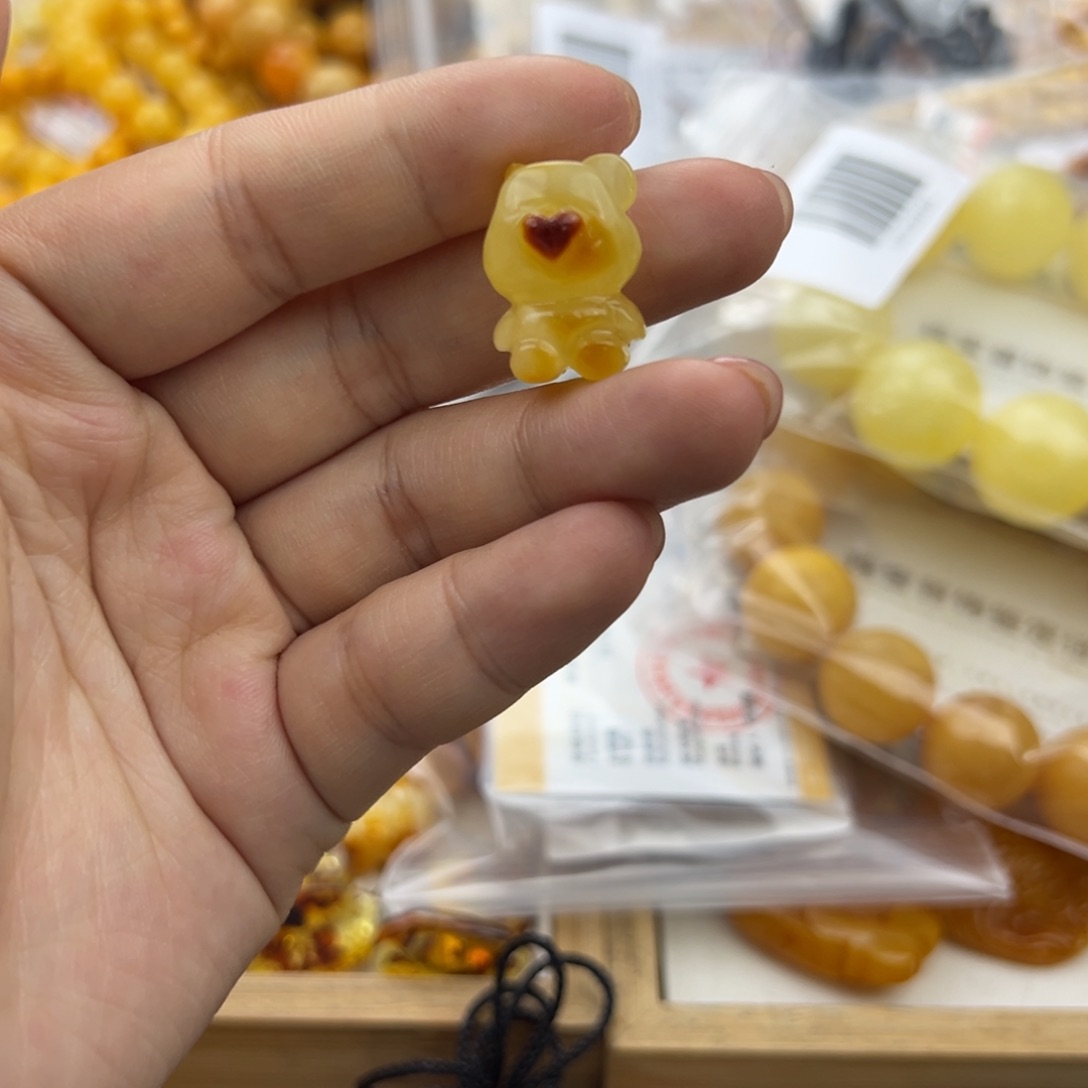 琥珀珠宝奇石未镶嵌