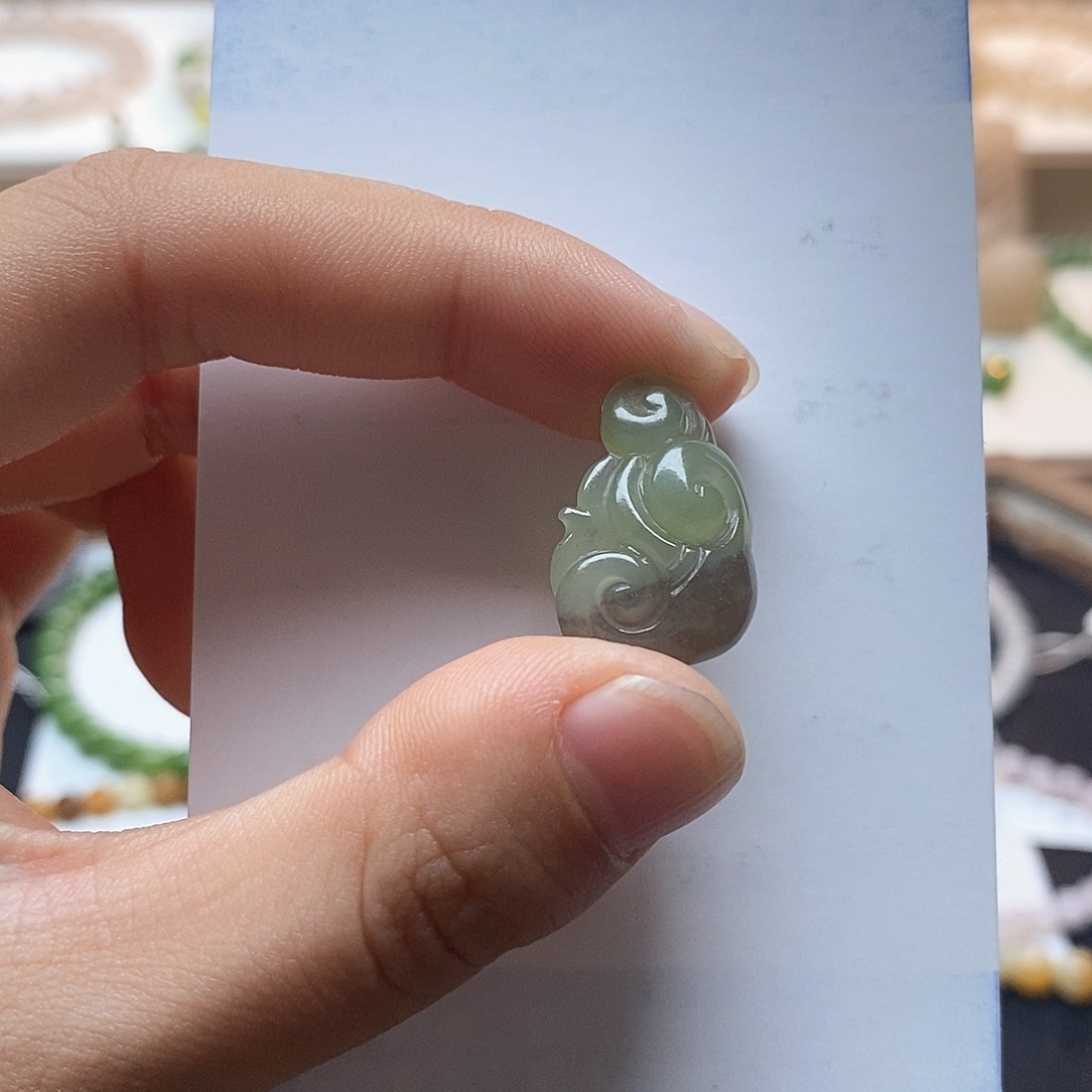 和田玉颈饰未镶嵌烟紫飘翠祥云