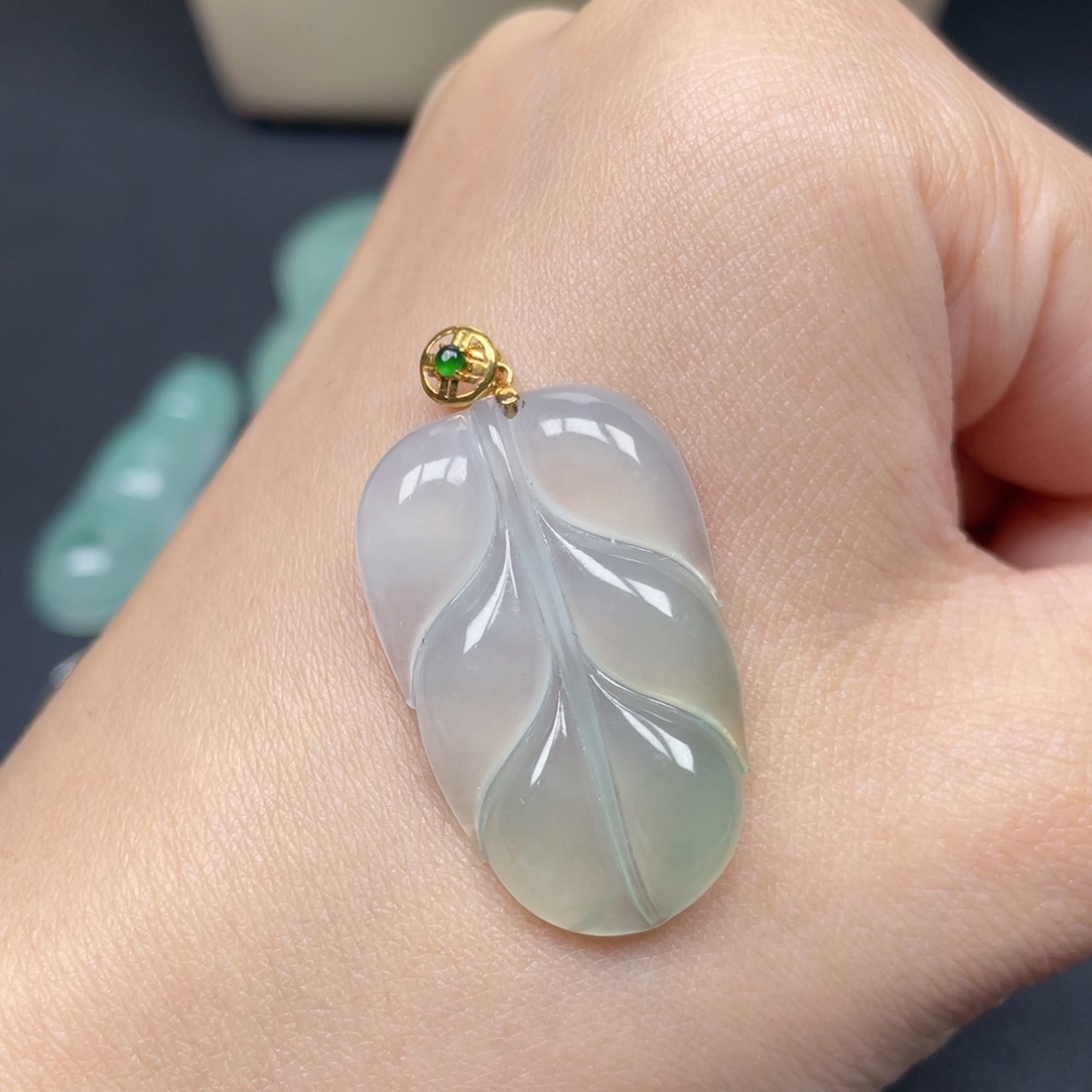 翡翠颈饰18K金镶嵌翡翠