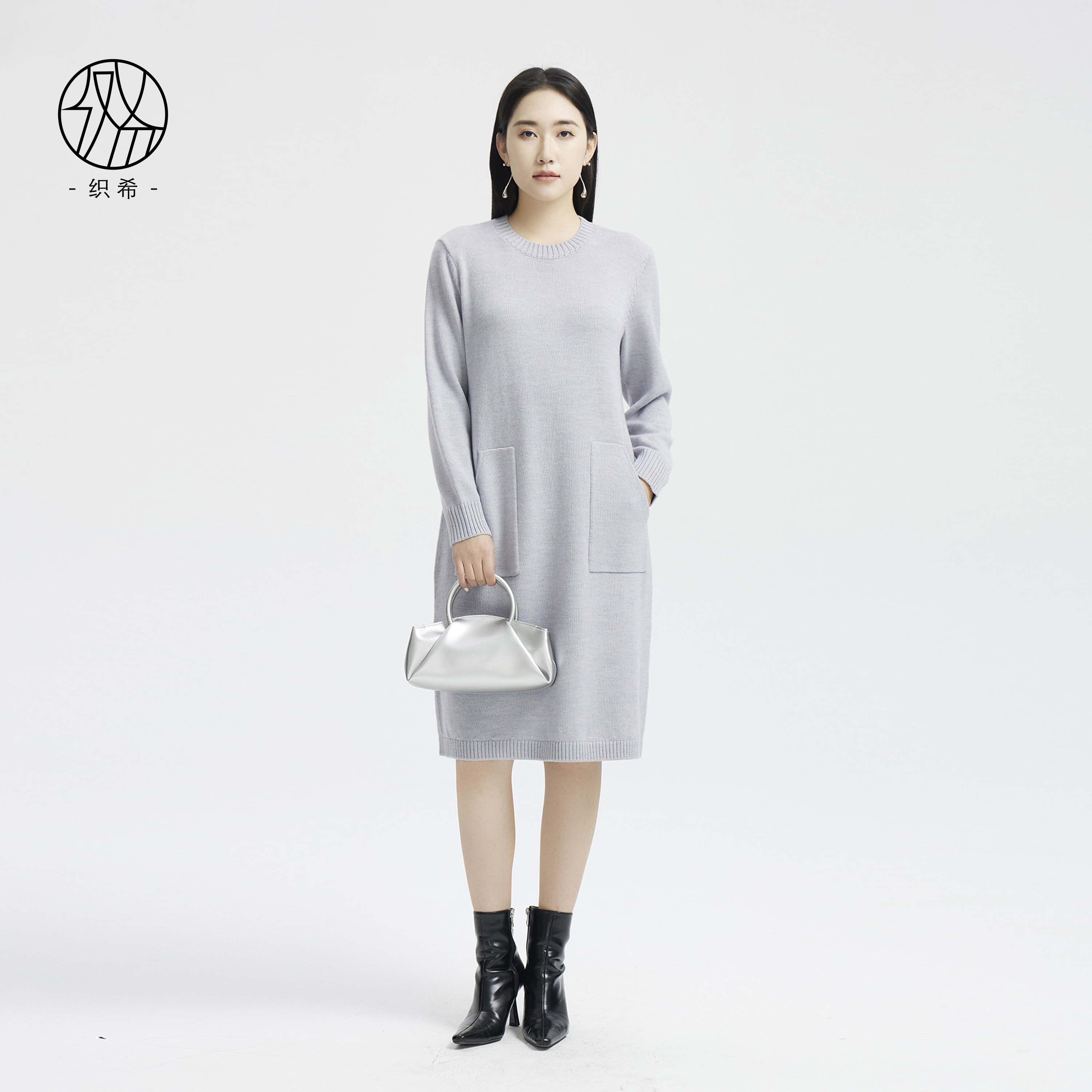 织希 TESSITI 冬季新款时尚个性灰色圆领长袖针织连衣裙