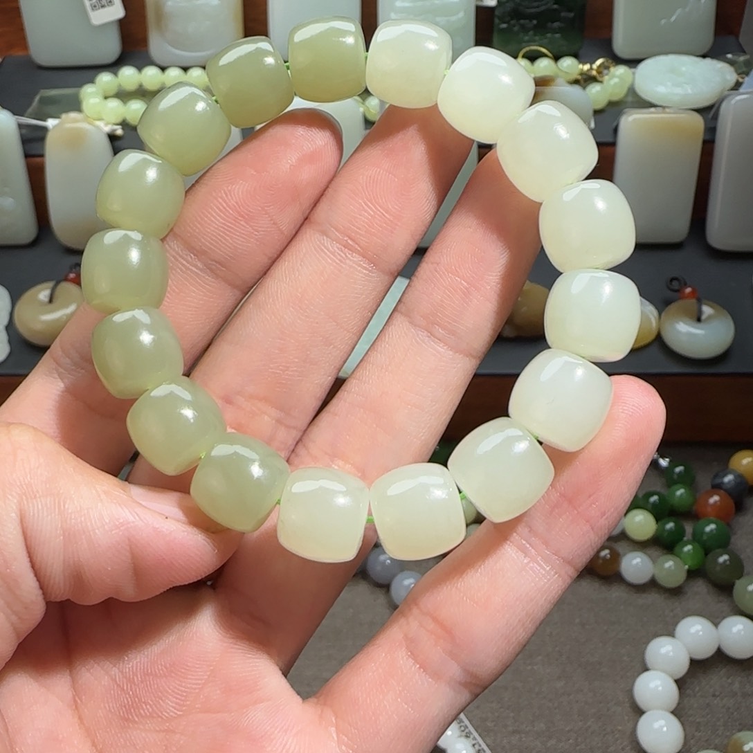 和田玉手链未镶嵌清***?