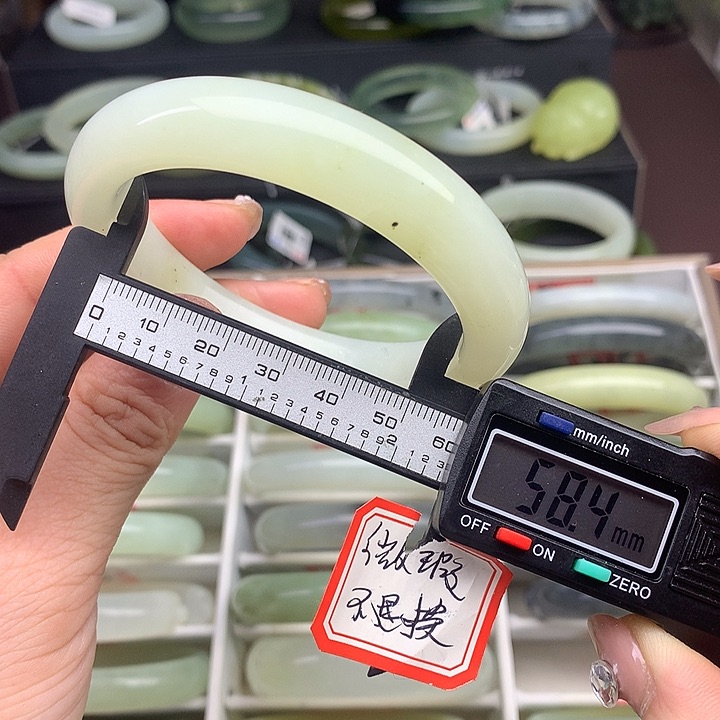 蛇纹石玉手镯未镶嵌514