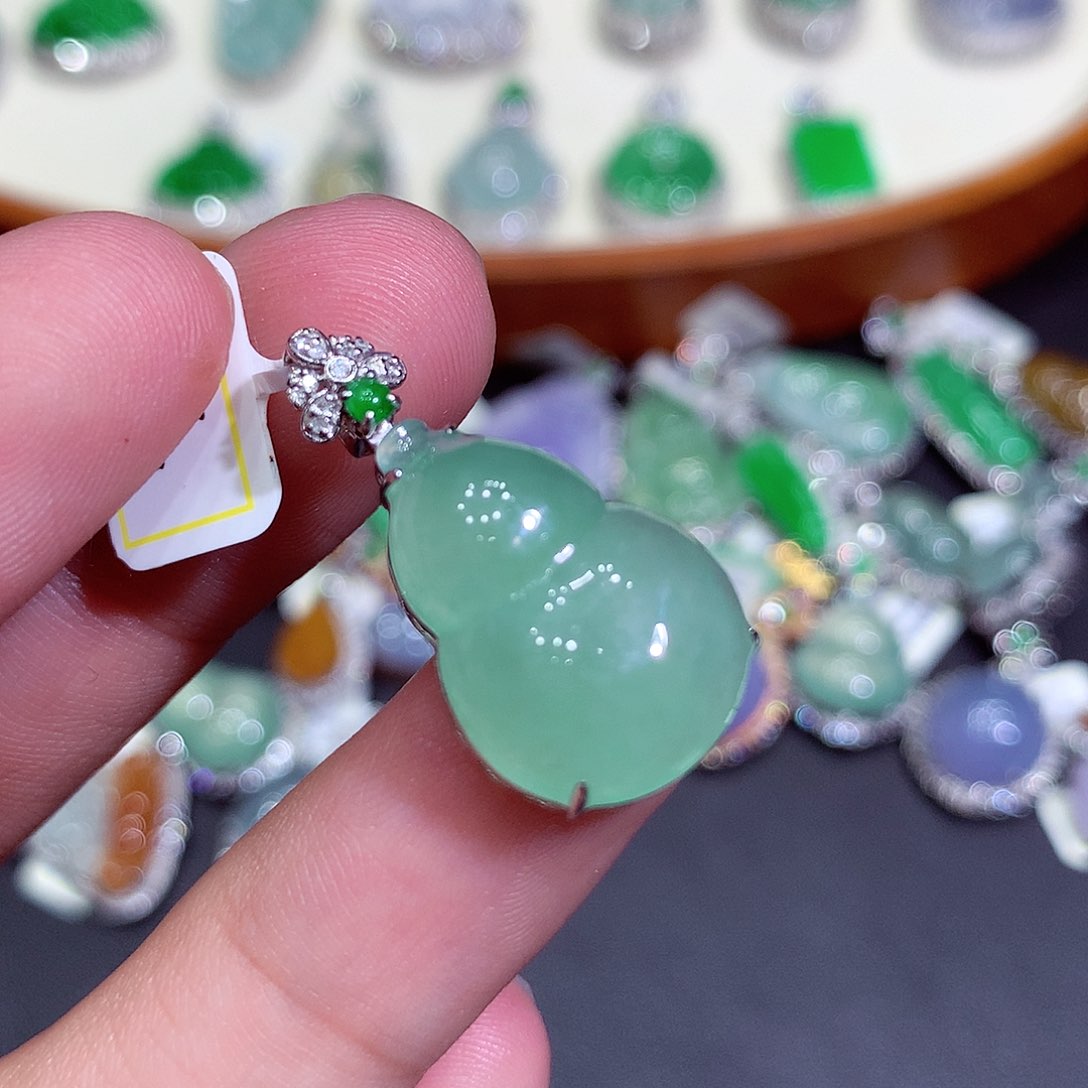 翡翠吊坠(不含链)18K金镶嵌