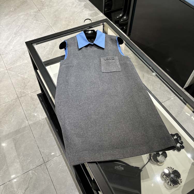 25年春装新款女装 时尚无袖蓝色领单口袋灰色连衣裙-25W020