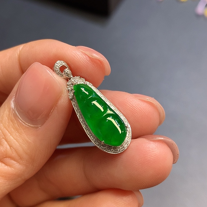 翡翠吊坠(不含链)18K金镶嵌