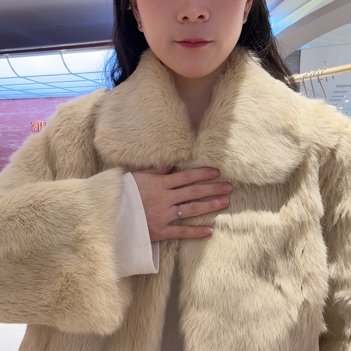 秋冬贵气毛毛外套