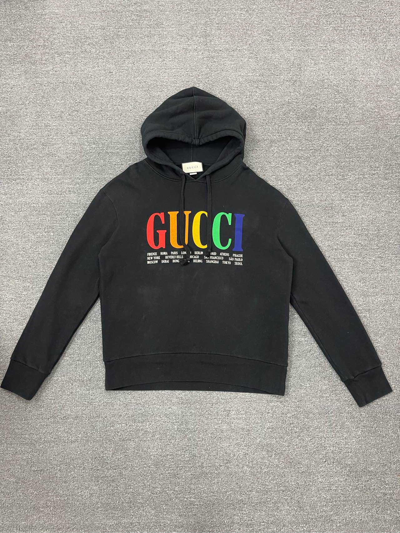 99新 GUCCI/古驰 彩色字母印花连帽卫衣/黑色/L码