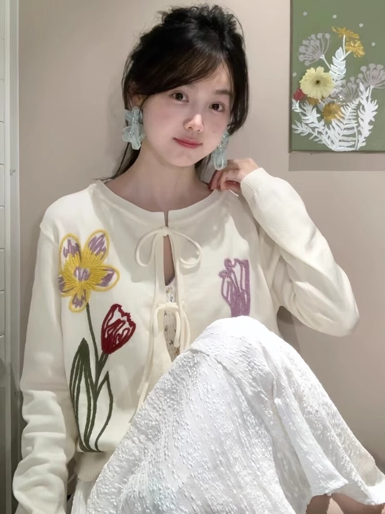 纯手工！小清新花朵刺绣针织开衫女外搭2025秋季新款宽松系带上衣