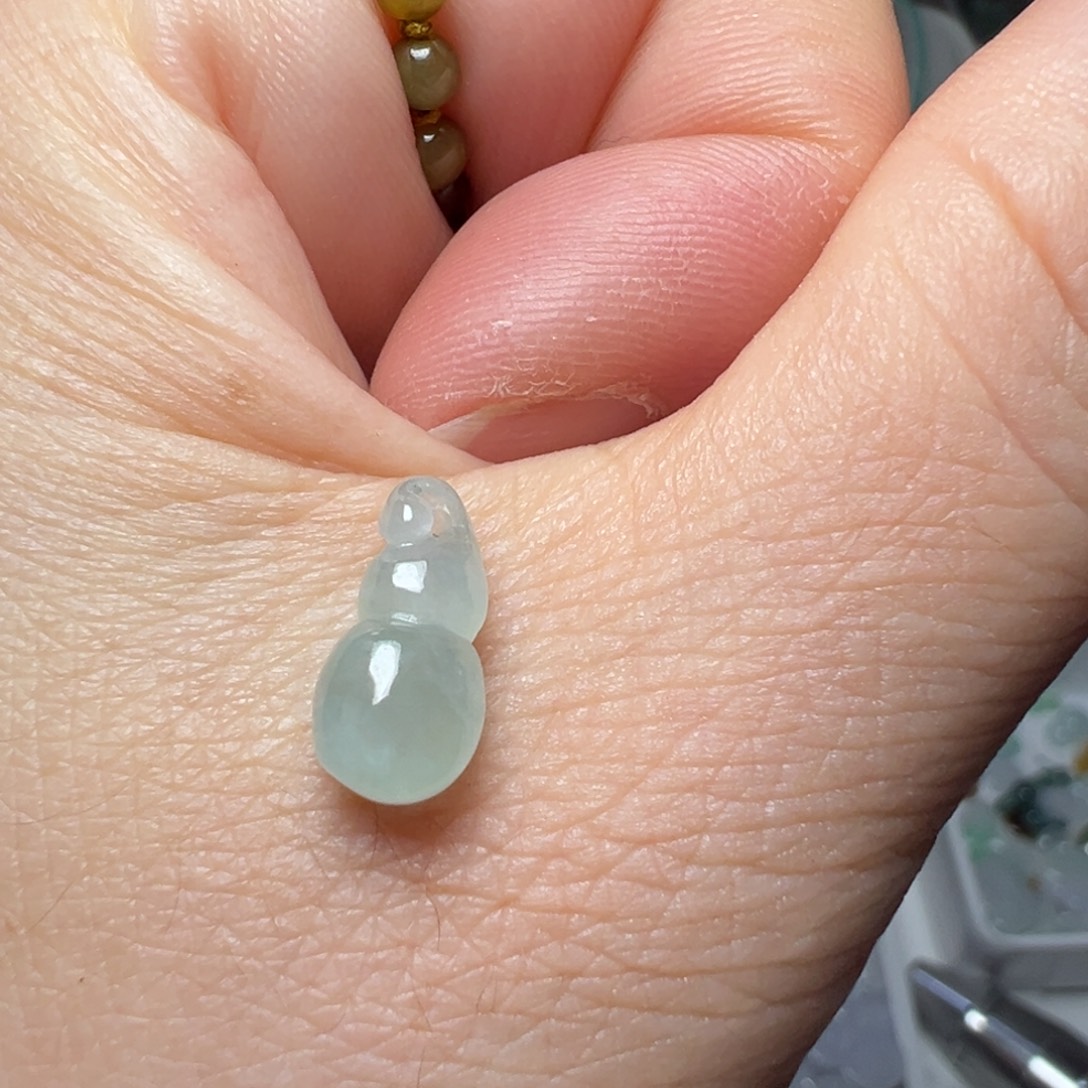 翡翠未镶嵌颈饰小葫芦一个68块