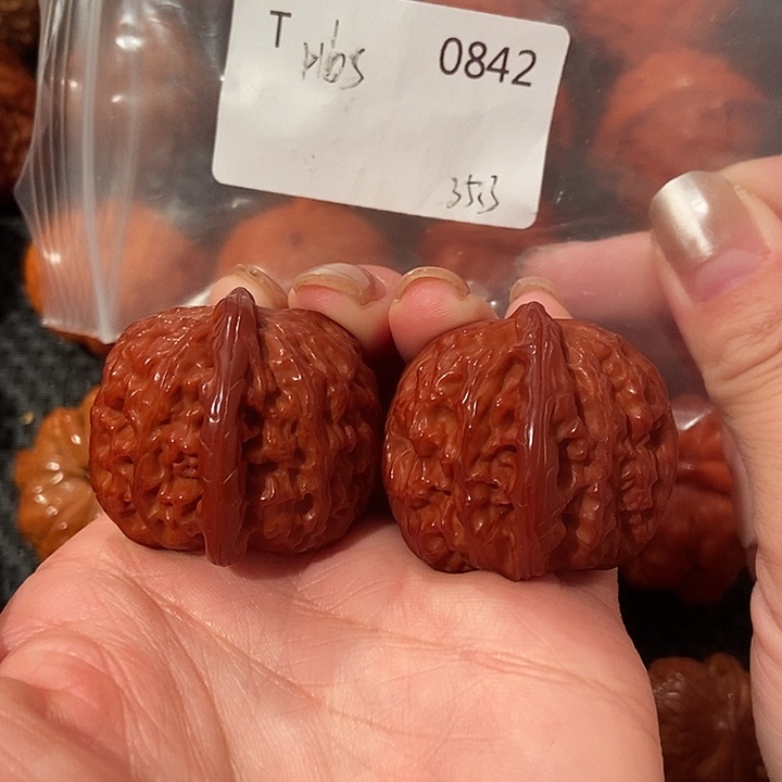 文玩核桃吊坠白狮子35