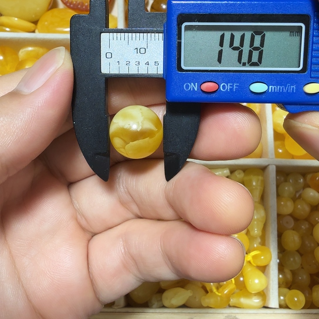 琥珀未镶嵌裸石成品