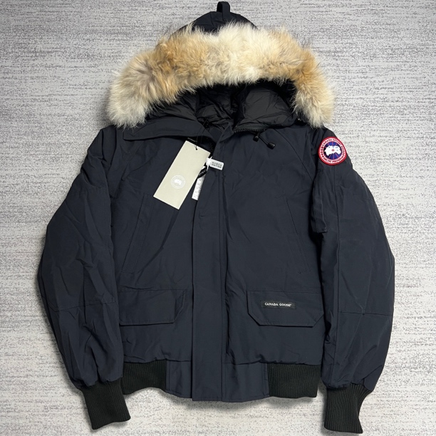 未使用 CANADA GOOSE 加拿大鹅 S 深蓝色飞行员chilliwack羽绒服