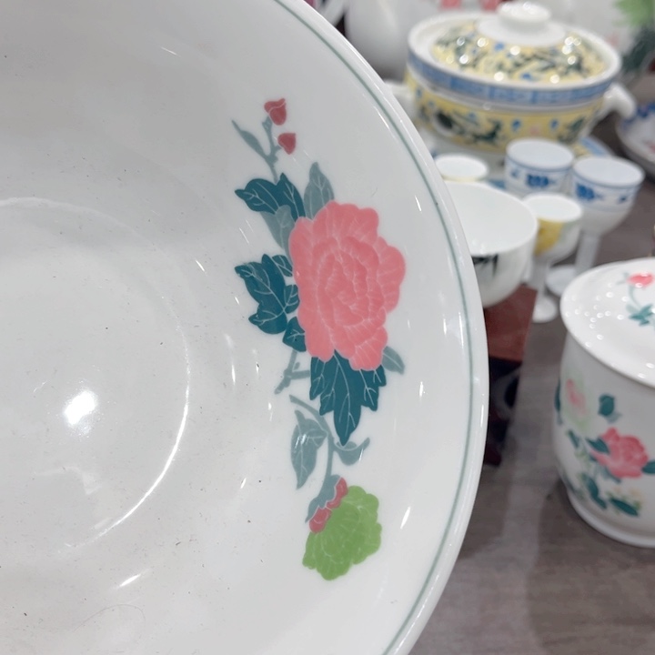 壶山****司釉下五彩的瓷器和瓷器