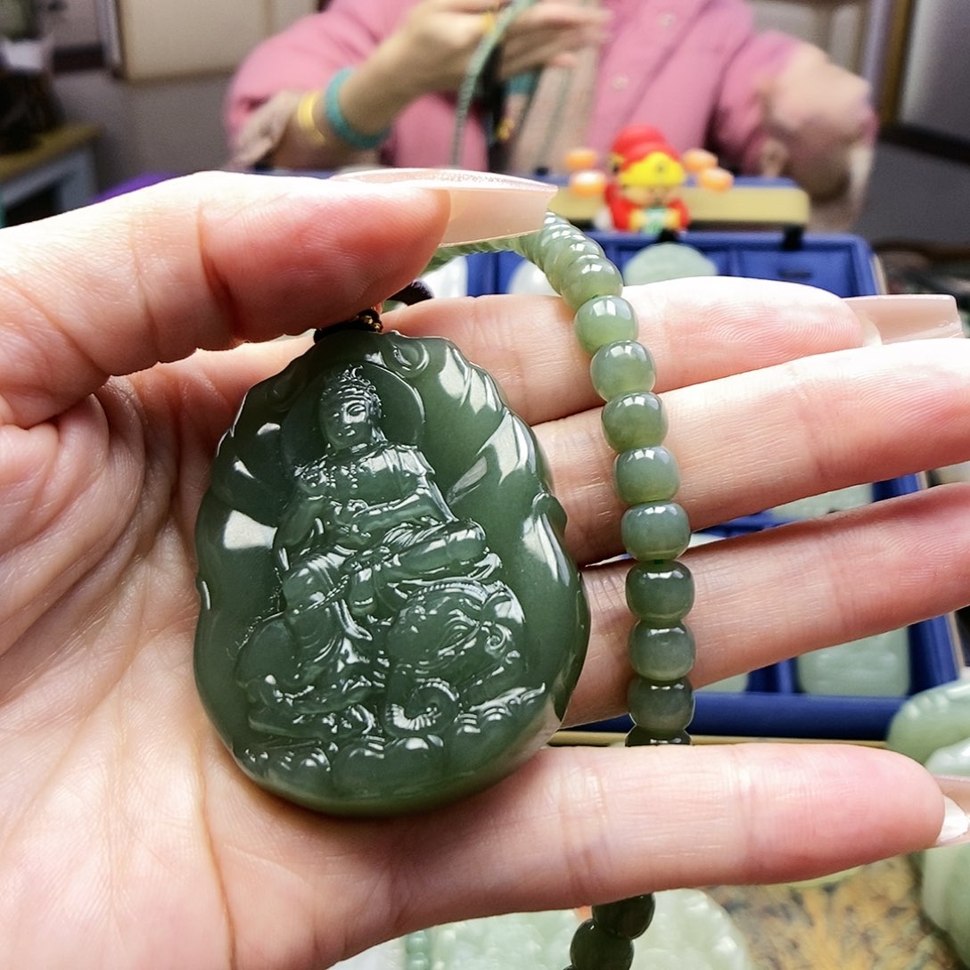 和田玉颈饰未镶嵌雅**士