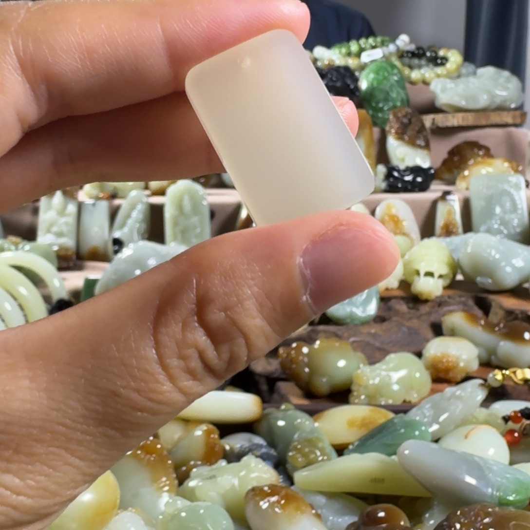 和田玉（糖玉）未镶嵌颈饰