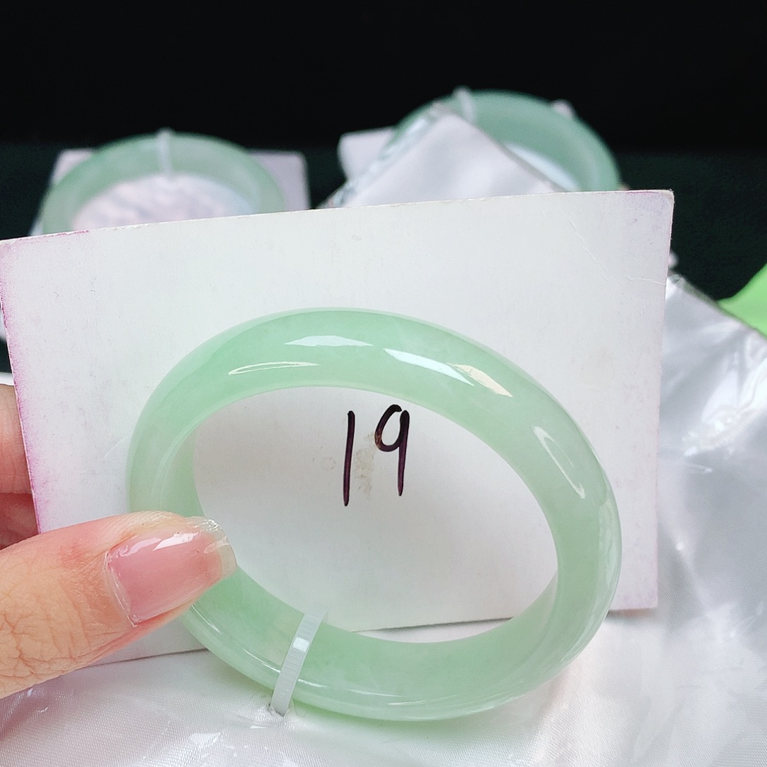 翡翠未镶嵌手镯贵妃51.3