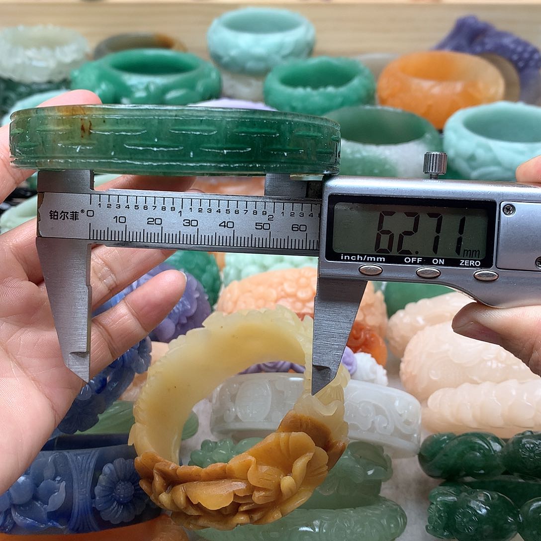 未镶嵌手镯石英质玉