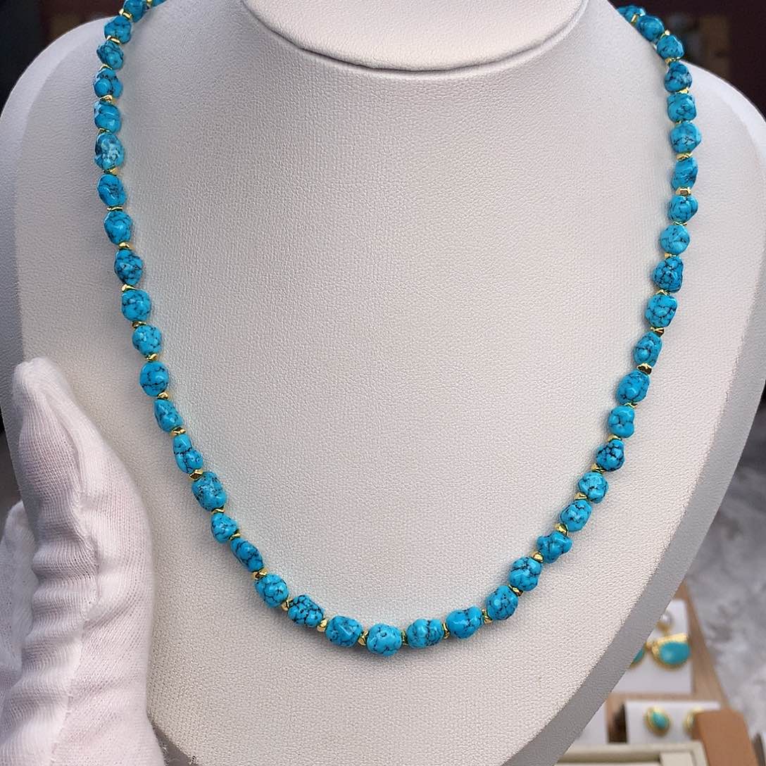 绿松石颈饰未镶嵌