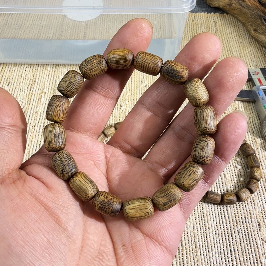 沉香碎屑沉香绿棋乌身圆叶随形