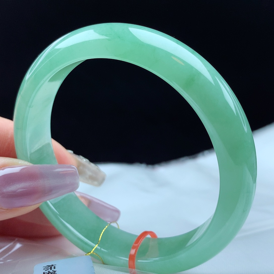 翡翠手镯未镶嵌56圈4111