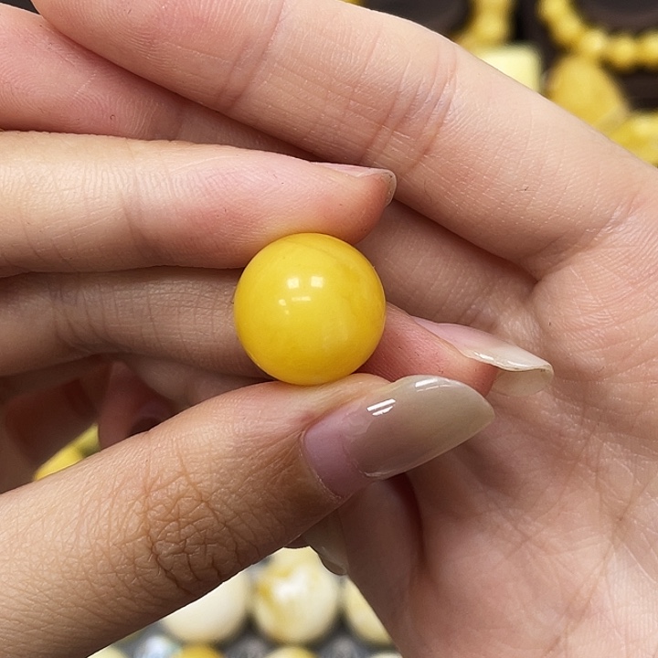 琥珀未镶嵌裸石14.2mm瑕 462