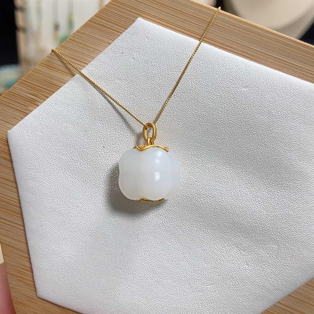 和田玉吊坠(赠链)18K金镶嵌