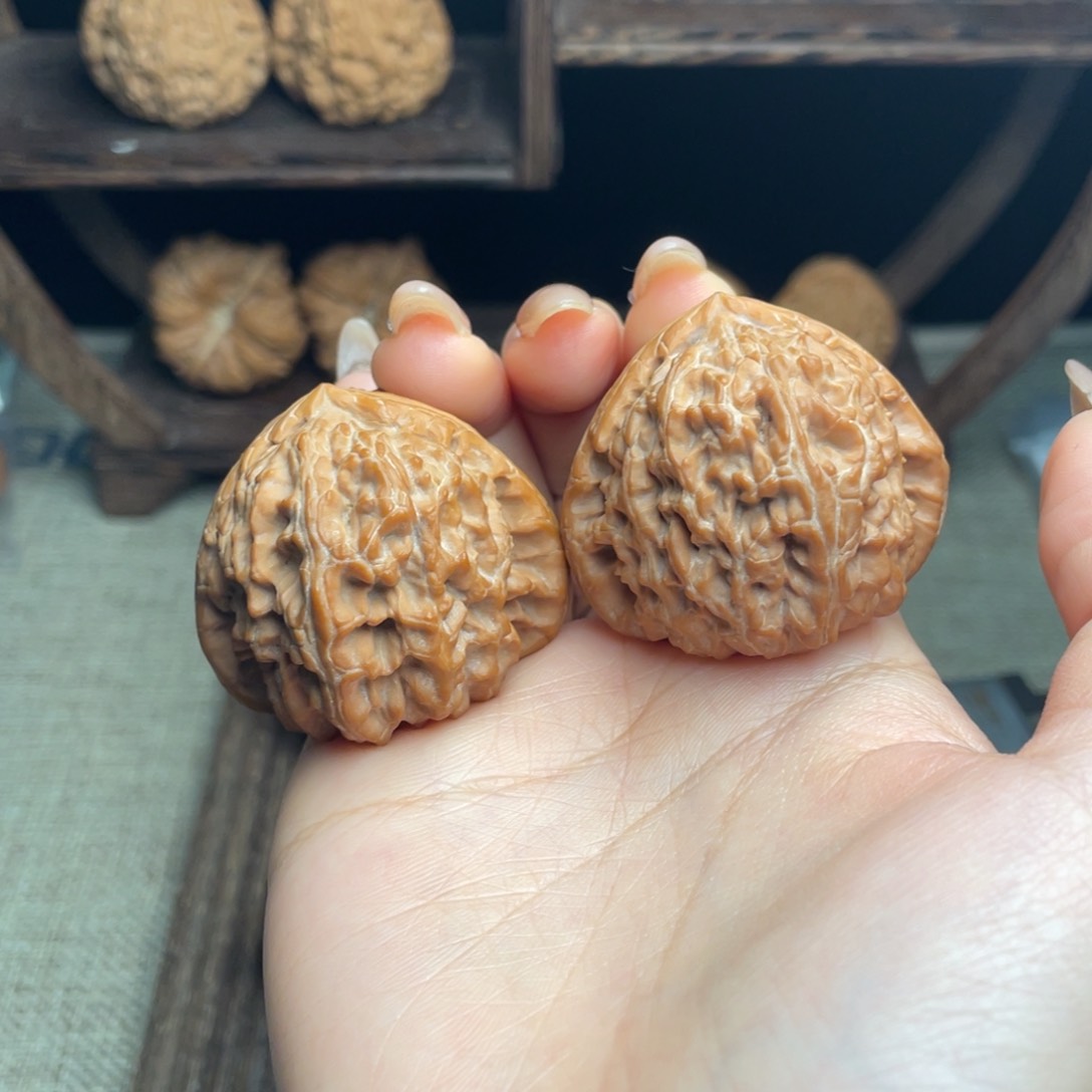 文玩核桃吊坠8*7三角白41