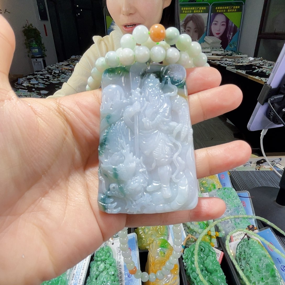 颈饰未镶嵌翡翠一