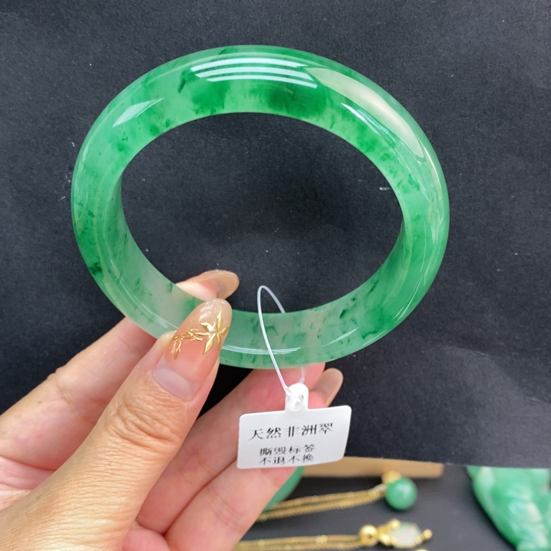 晶***宝石英质玉未镶嵌手镯