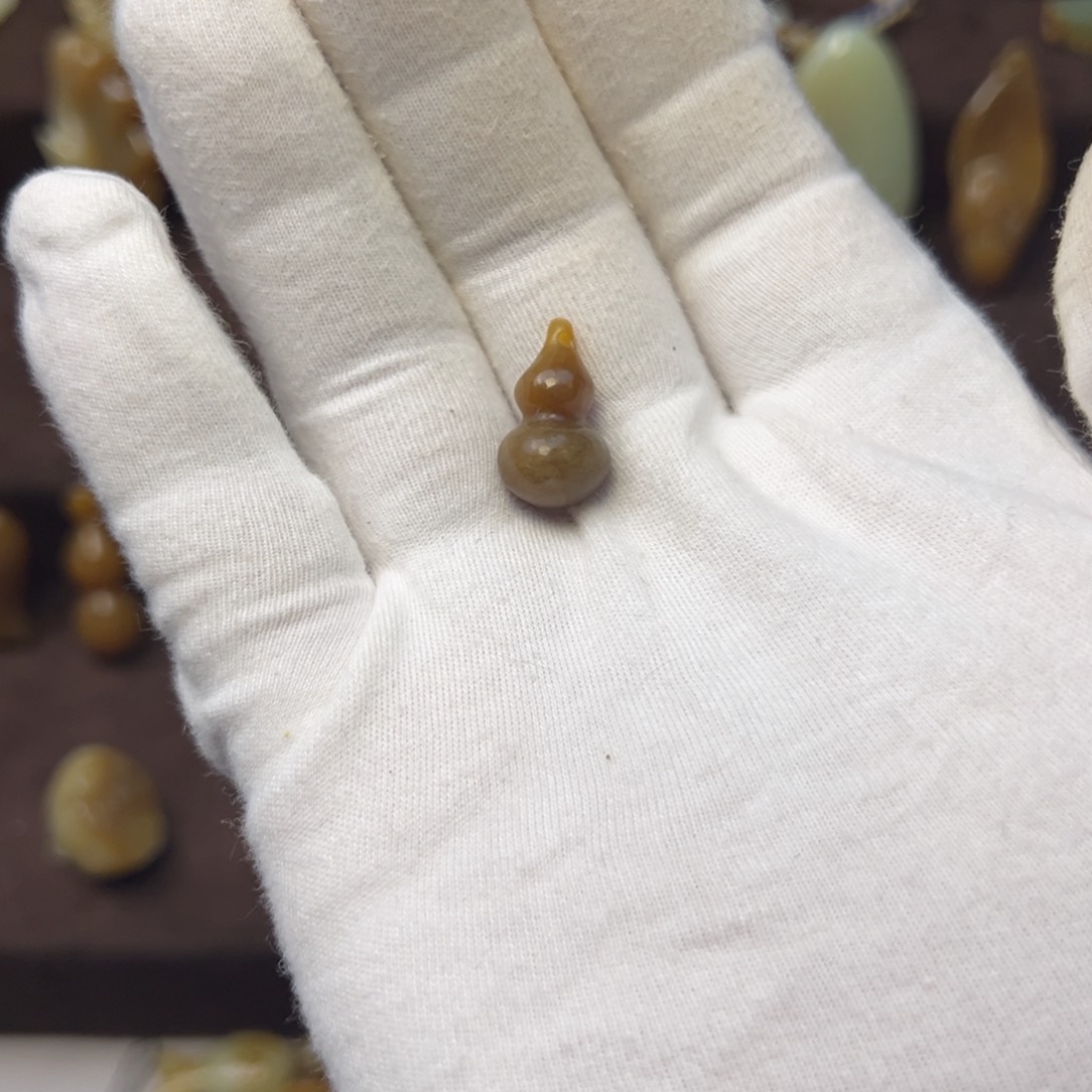 和田玉（糖玉）未镶嵌颈饰